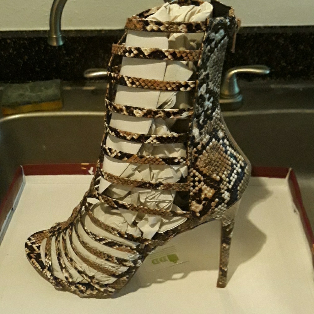 Heels MAKE A OFFER LOOKING TO SELL TODAY